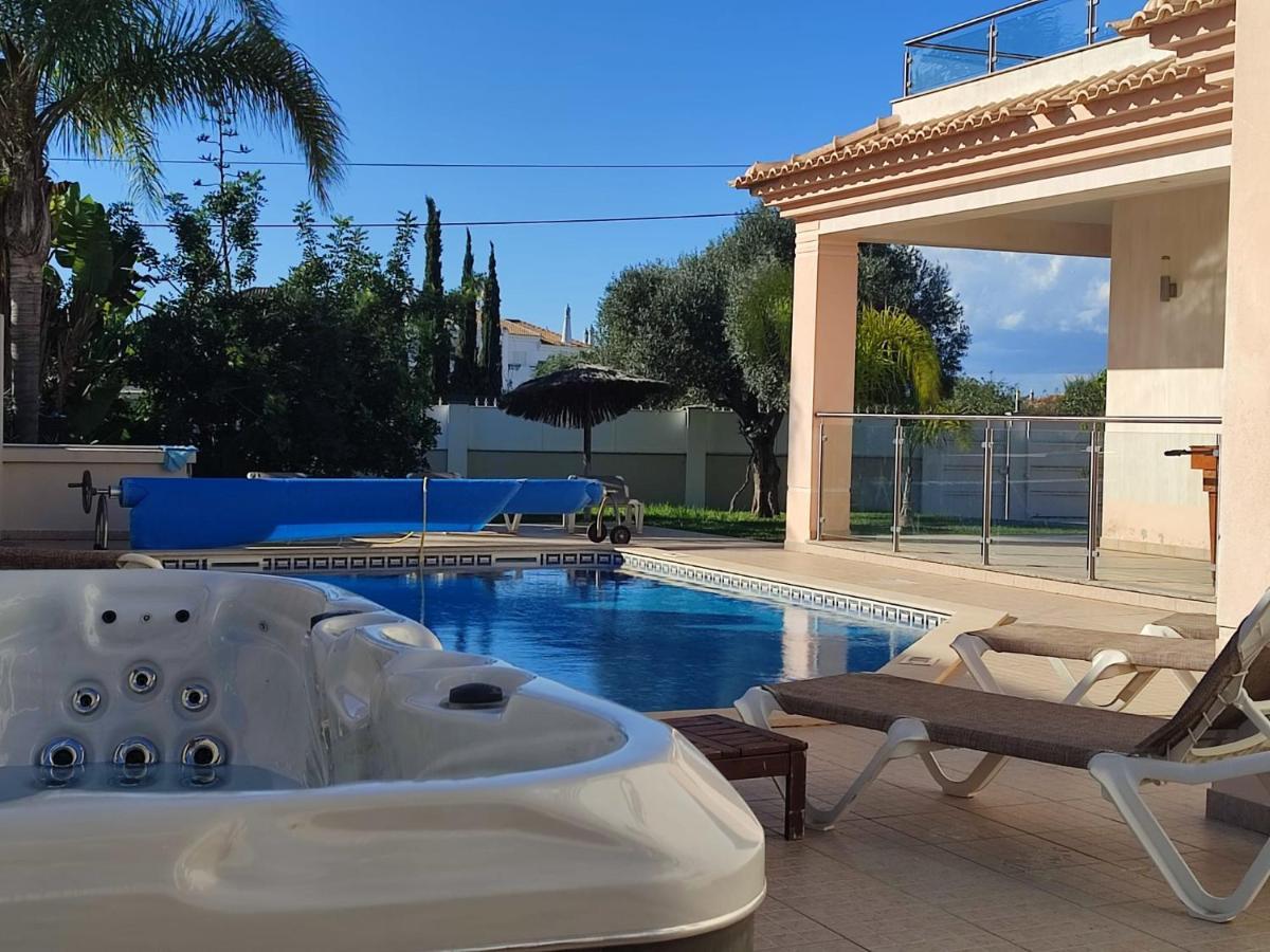 Villa Ruana - 5 Bedrooms On Suite- Free Out Door Hot Jacuzzi - By Bedzy Albufeira Eksteriør bilde