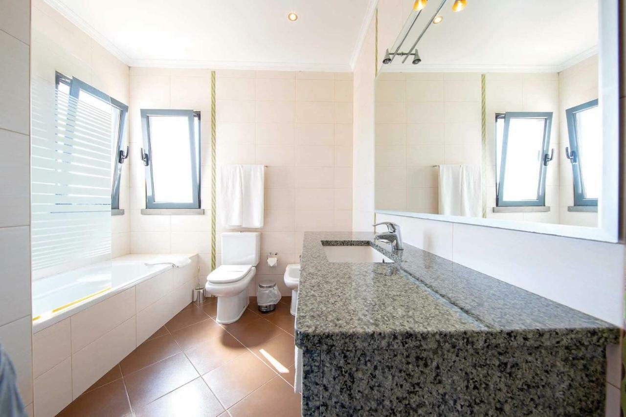 Villa Ruana - 5 Bedrooms On Suite- Free Out Door Hot Jacuzzi - By Bedzy Albufeira Eksteriør bilde